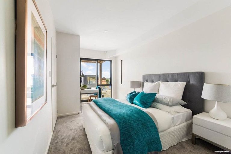 Photo of property in 1/735 East Coast Road, Browns Bay, Auckland, 0630