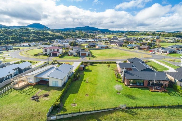 Photo of property in 5 Pukeko Way, Kinloch, Taupo, 3377