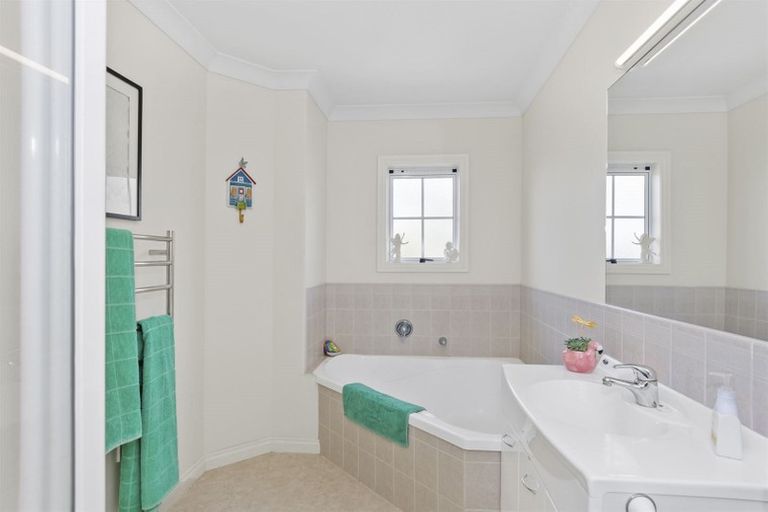 Photo of property in 60 Raukawa Drive, Bethlehem, Tauranga, 3110