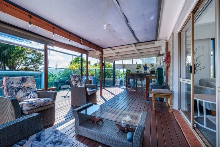 Photo of property in 2/3 Cezanne Place, New Lynn, Auckland, 0600