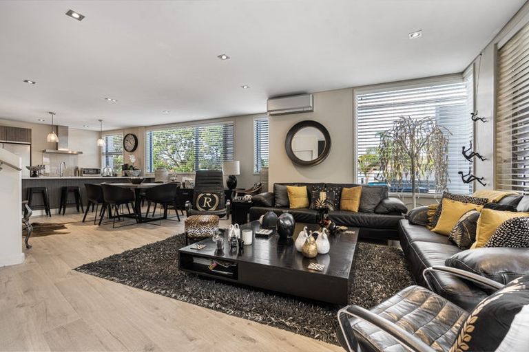 Photo of property in Montrose Villas, 441h Beach Road, Mairangi Bay, Auckland, 0630