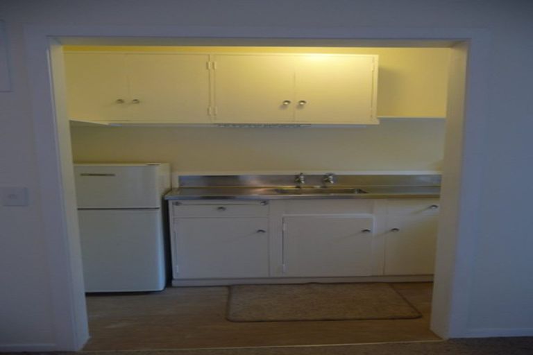 Photo of property in 11 Melrose Road, Island Bay, Wellington, 6023