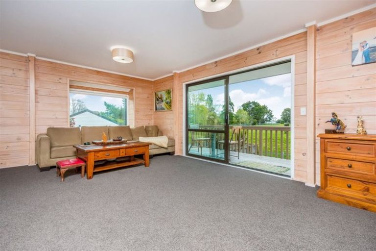 Photo of property in 1/27 St Leonards Road, Kelston, Auckland, 0602