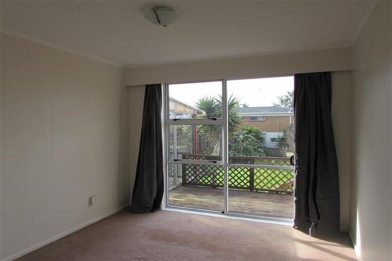 Photo of property in 73 Jaemont Avenue, Te Atatu South, Auckland, 0610