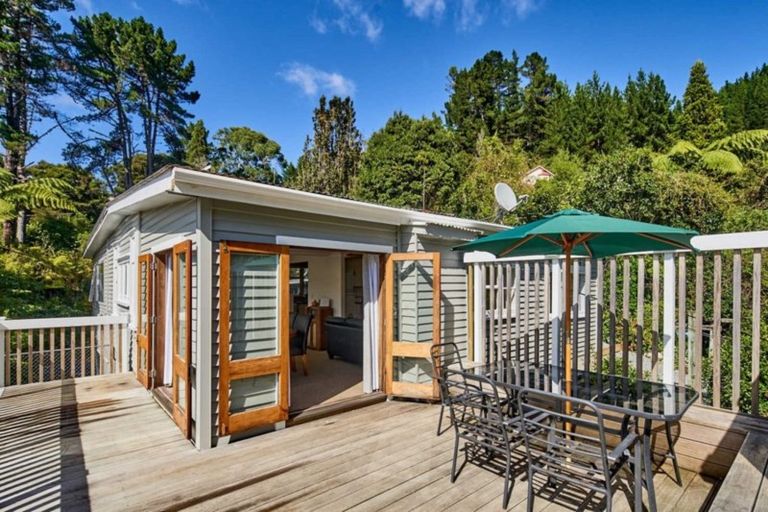 Photo of property in 33 Wyndham Road, Pinehaven, Upper Hutt, 5019