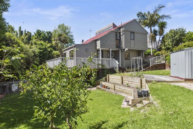 Photo of property in 50 Robbies Road, Shelly Park, Auckland, 2014