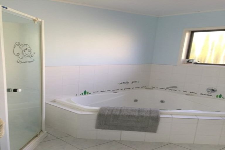 Photo of property in 87 Porritt Avenue, Chatswood, Auckland, 0626