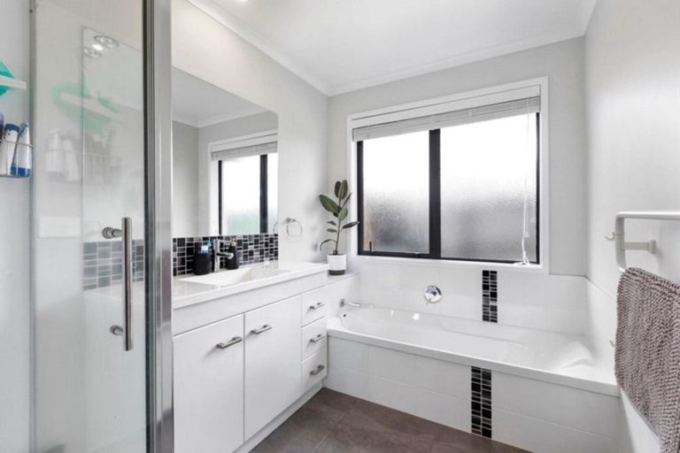 Photo of property in 23 Rainey Crescent, Papamoa Beach, Papamoa, 3118