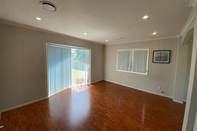 Photo of property in 18 Corrofin Drive, East Tamaki, Auckland, 2013