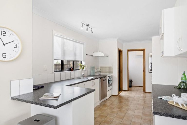 Photo of property in 10a Walmer Road, Point Chevalier, Auckland, 1022