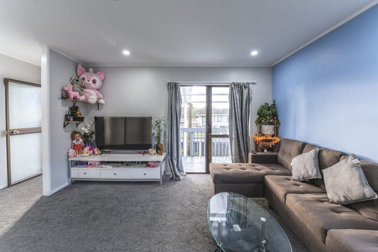 Photo of property in 1/71 Luanda Drive, Ranui, Auckland, 0612