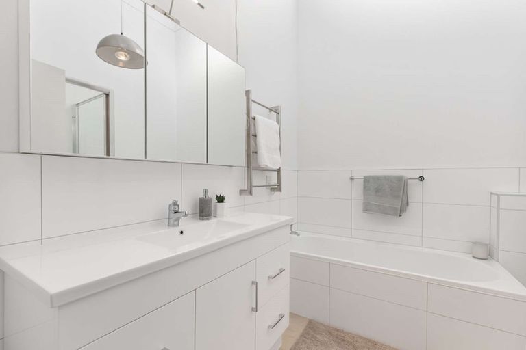 Photo of property in 1/35 Swanson Road, Henderson, Auckland, 0610