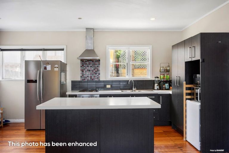 Photo of property in 2/27 Hillcrest Road, Papatoetoe, Auckland, 2025