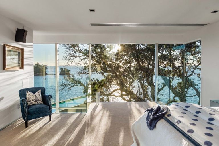 Photo of property in 4 Sharon Road, Waiake, Auckland, 0630