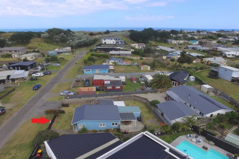 Photo of property in 13 Barber Street, Foxton Beach, Foxton, 4815