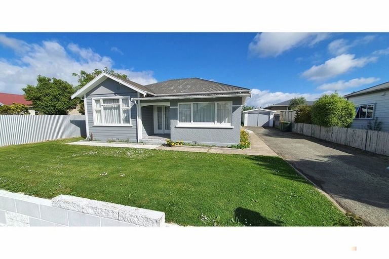 Photo of property in 14 Rhodes Street, Waimate, 7924