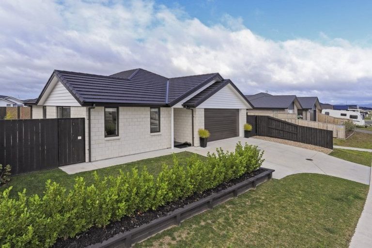 Photo of property in 24 Harding Drive, Papamoa Beach, Papamoa, 3118