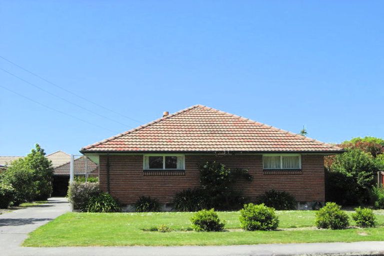 Photo of property in 2/10 Ryeland Avenue, Ilam, Christchurch, 8041