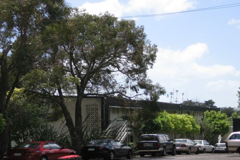 Photo of property in 8/32 Blockhouse Bay Road, Avondale, Auckland, 1026