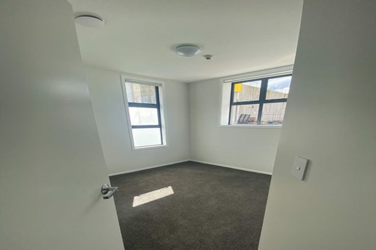 Photo of property in 2/2a Gibbons Street, Upper Hutt, 5018