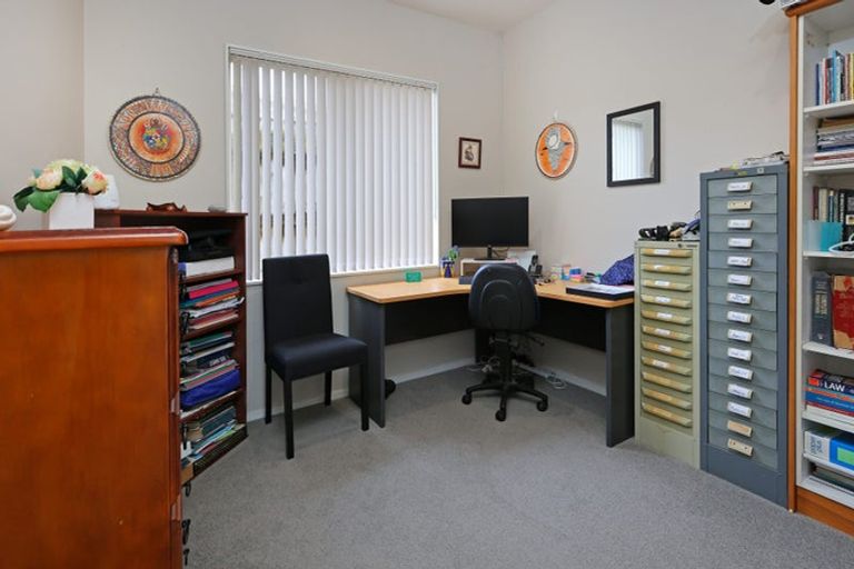 Photo of property in 80 San Marino Drive West, Henderson, Auckland, 0612