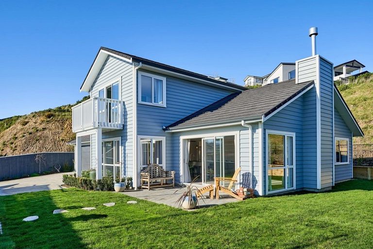 Photo of property in 28 Margaret Shields Avenue, Aotea, Porirua, 5024