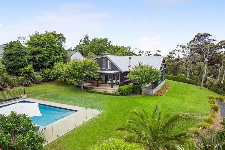 Photo of property in 7 Ngarahana Avenue, Paremoremo, Auckland, 0632