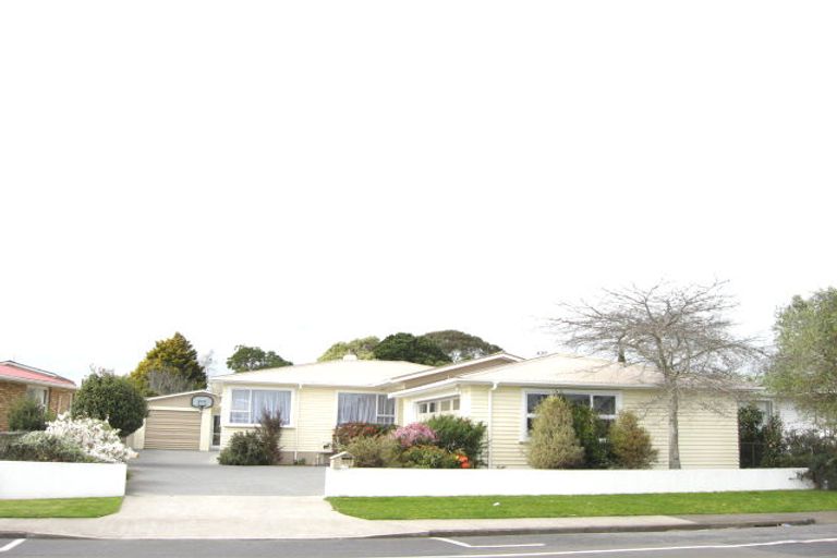 Photo of property in 243 Mangorei Road, Merrilands, New Plymouth, 4312
