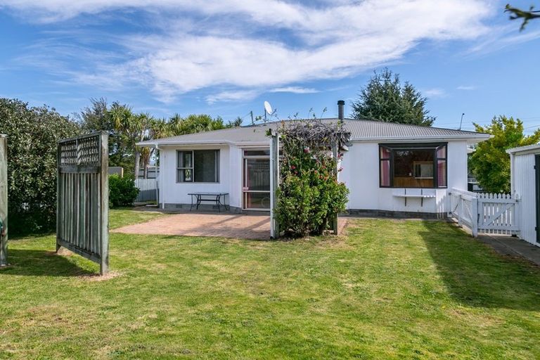Photo of property in 30 Kitchener Street, Martinborough, 5711