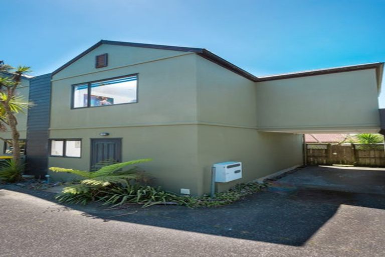 Photo of property in 9/44 Fields Parade, Oteha, Auckland, 0632