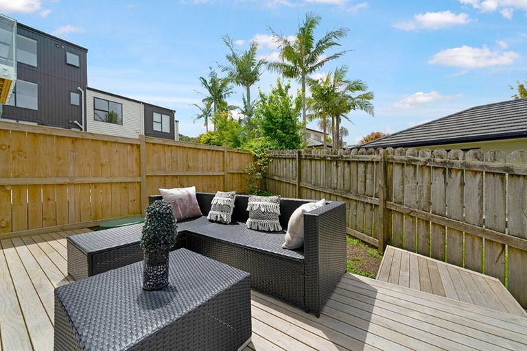 Photo of property in 8/105 Hobsonville Road, West Harbour, Auckland, 0618