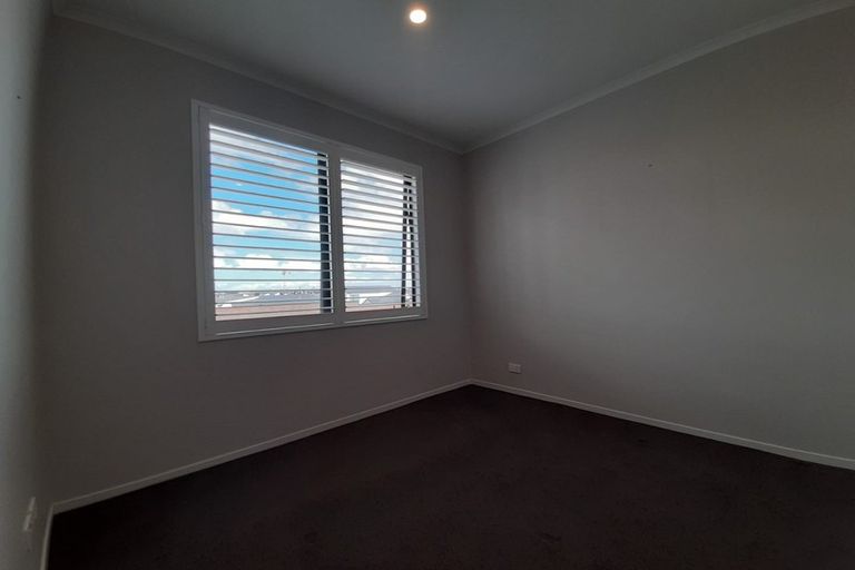 Photo of property in 5/7 Uku Lane, Hobsonville, Auckland, 0616