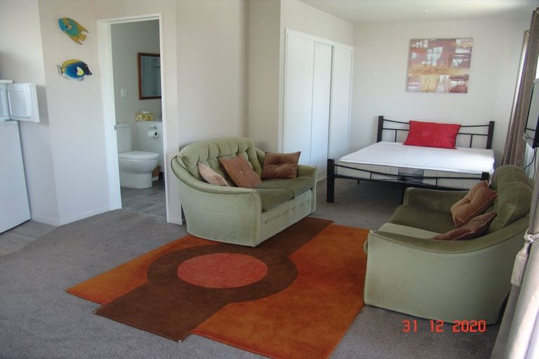 Photo of property in 62 Farquhars Road, Redwood, Christchurch, 8051