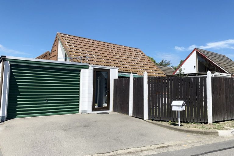 Photo of property in 43n Waimairi Road, Upper Riccarton, Christchurch, 8041