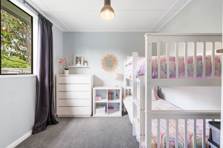 Photo of property in 31 Lake View Street, Waihola, Milton, 9073