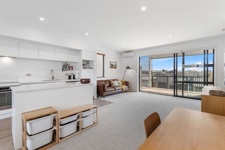 Photo of property in 16 Raranga Lane, Hobsonville, Auckland, 0616