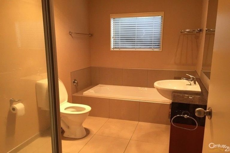 Photo of property in 98 Cyril French Drive, Flat Bush, Auckland, 2016