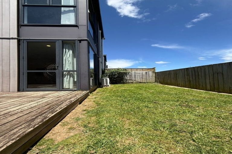 Photo of property in 6 Te Aparangi Road, Papakura, 2110
