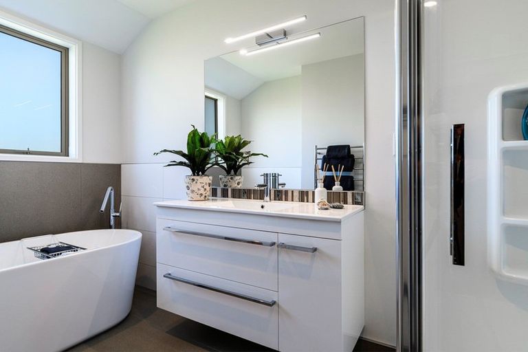 Photo of property in 12 Sarona Park Drive, Omanawa, Tauranga, 3171