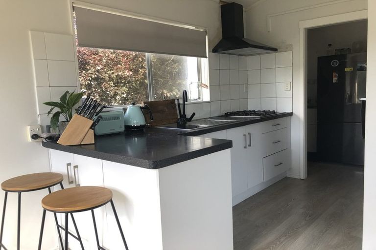 Photo of property in 1/100 Lynn Road, Bayview, Auckland, 0629