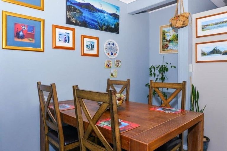 Photo of property in 1012 Heretaunga Street East, Parkvale, Hastings, 4122