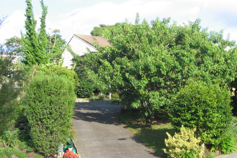 Photo of property in 8 Mosman Place, Chatswood, Auckland, 0626