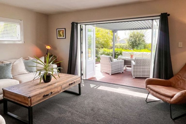 Photo of property in 2 Roscoe Street, Saint Martins, Christchurch, 8022