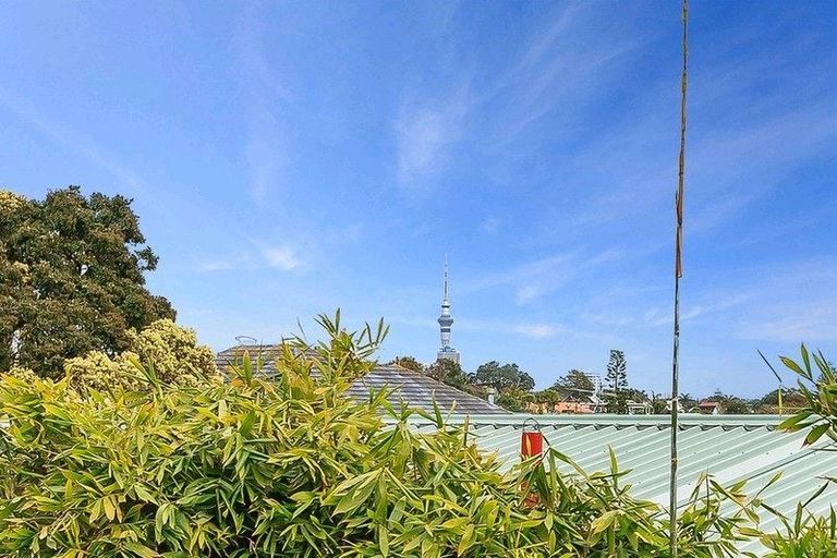 Photo of property in 17/83 Lake Road, Devonport, Auckland, 0622