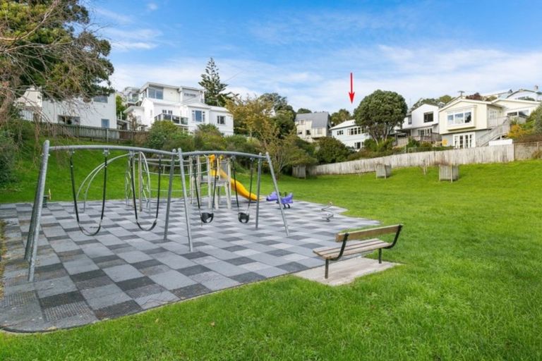 Photo of property in 100 Creswick Terrace, Northland, Wellington, 6012