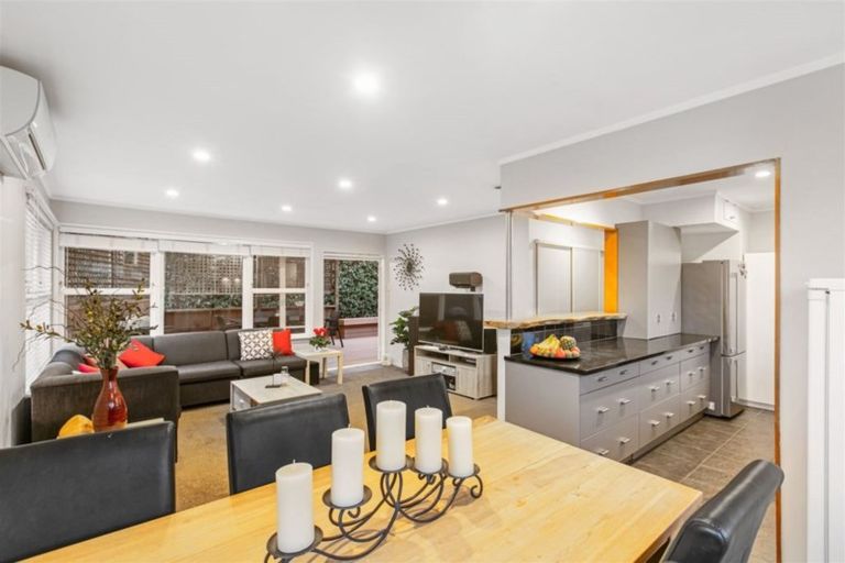Photo of property in 2/32a Sunnynook Road, Sunnynook, Auckland, 0620
