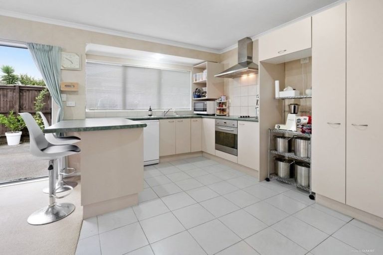 Photo of property in 70 Armoy Drive, East Tamaki, Auckland, 2016