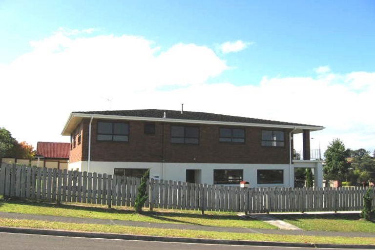 Photo of property in 1 Rifleman Rise, Unsworth Heights, Auckland, 0632