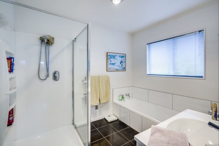 Photo of property in 119a Kenilworth Road, Mayfair, Hastings, 4122