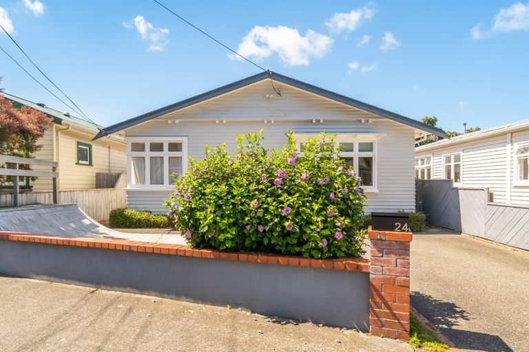 Photo of property in 24 Riddlers Crescent, Petone, Lower Hutt, 5012